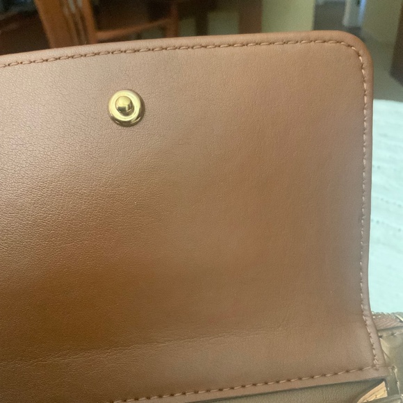 Genuine Louis Vuittion Small Vernis Purse - Picture 5 of 16